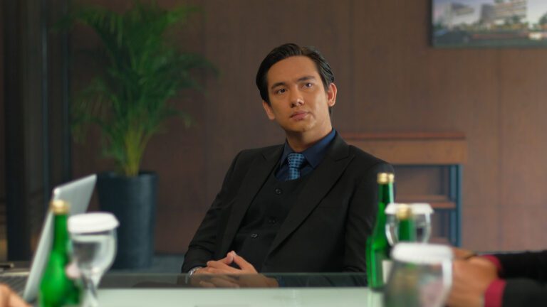 Adipati sebagai Rangga di Film What's Up With Secretary Kim