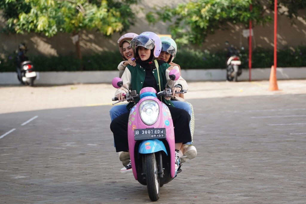 Di Luar Nurul