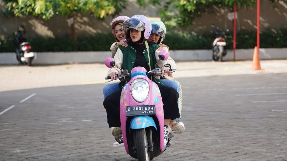 Di Luar Nurul
